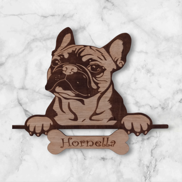 Animal "chien" race bouledogue en gravure sur bois, personnalisé