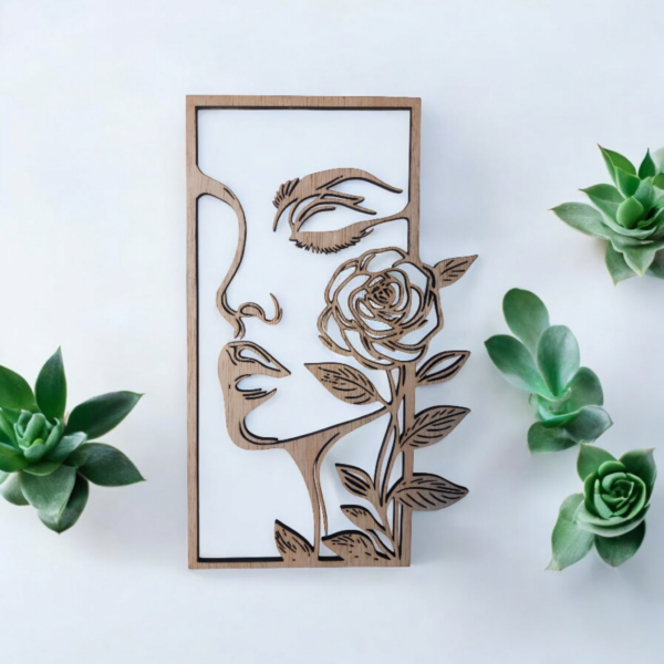 Cadre visage, rose, en bois naturel
